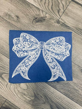 Load image into Gallery viewer, Lace Bow SS Crew
